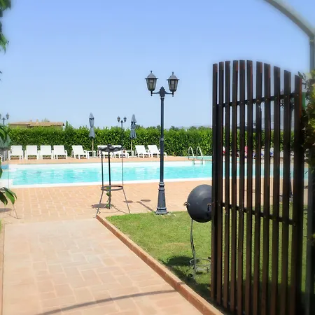 アパートホテル Terre Del Cantico 3*