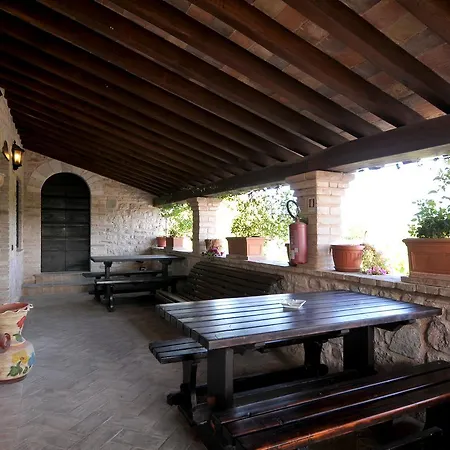 アパートホテル Terre Del Cantico スペッロ